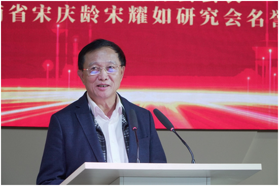 海南龍泉集團(tuán)有限公司董事長(zhǎng)符史欽。符敦孝攝